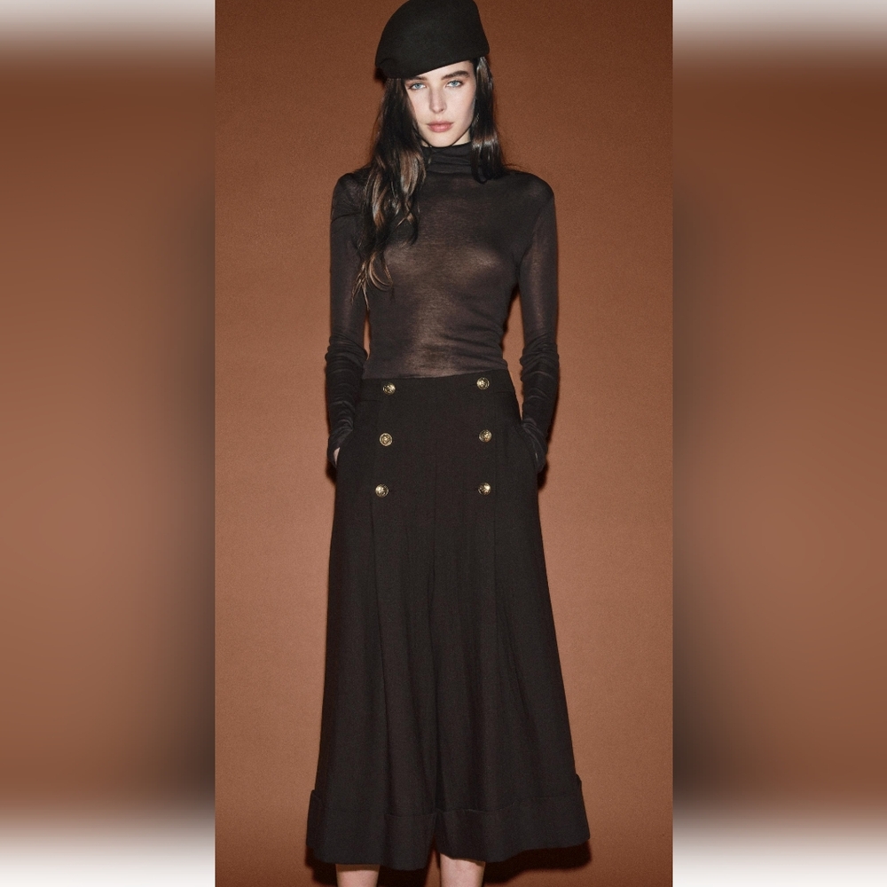 ZARA ZW COLLECTION BROWN/KHAKI 💯% WOOL BUTTONED SHORTS ✨️✨️✨️